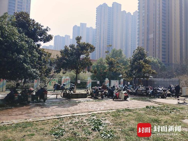 架空层停放电动车是否违规？大火为何影响高层？(图3)