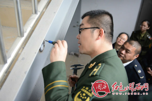 防火涂料是否达标？龙岩市消防执法人员现场试验(图)(图2)