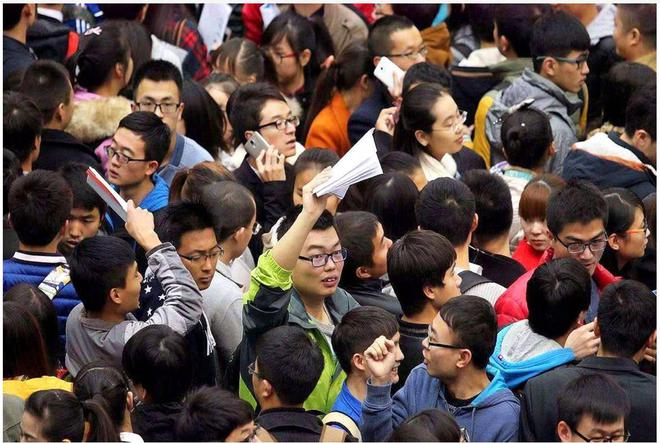 保质期延长2年利好大学生就业！上海放宽应届生身份认定标准