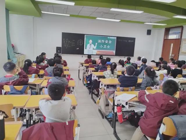 石家庄市保利启新小学消防安全演练筑牢校园安全防线