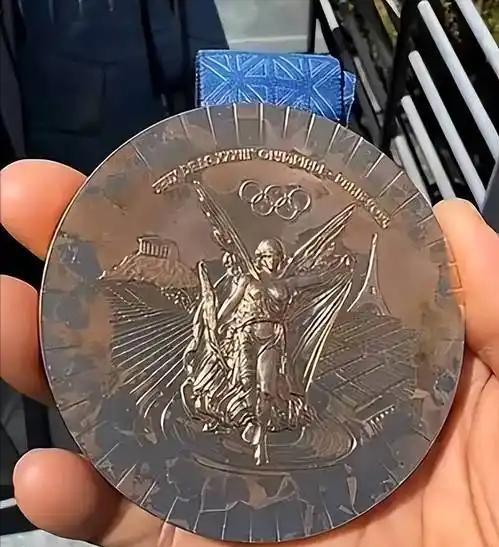 丢人！100枚巴黎奥运奖牌遭“退货”北京奥运金镶玉含金量再升(图3)