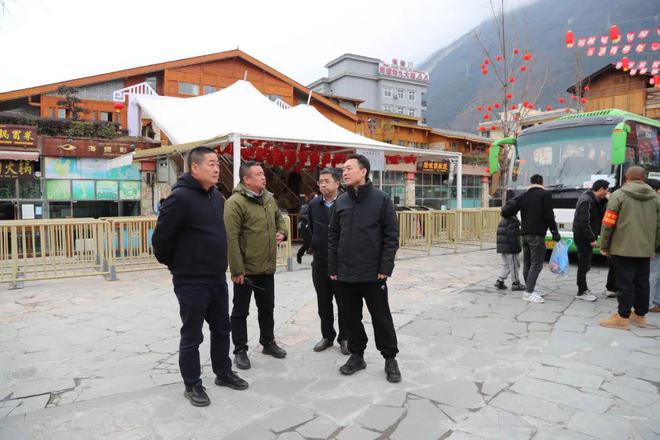 沈阳在泸定和海螺沟调研督导假日旅游和安全生产等工作