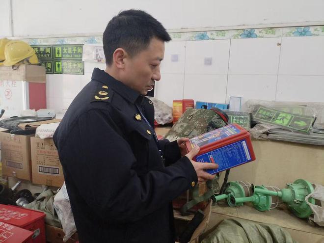 合江县开展过滤式消防自救呼吸器产品质量安全专项整治(图2)