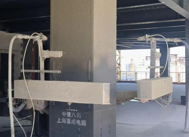 中建八局在沪推出一款钢柱喷涂机器人(图3)