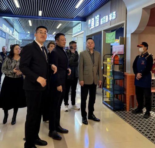 太有面！小井现身北京汪小菲高规格接待两人同排并坐一起用餐(图5)