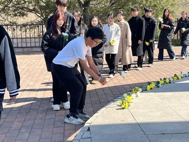 【网络中国节·清明】清明时节追思与春意同行(图2)