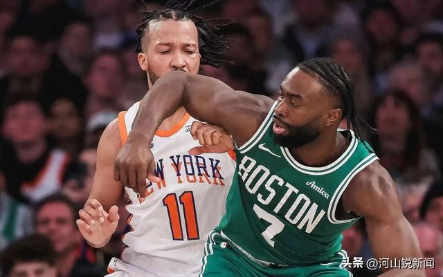 一场121-113！NBA卫冕冠军轰然倒下核心受重伤尼克斯3场逆转(图4)