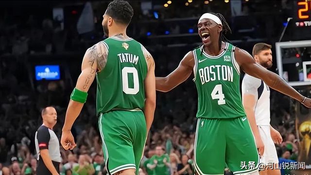 一场121-113！NBA卫冕冠军轰然倒下核心受重伤尼克斯3场逆转(图2)