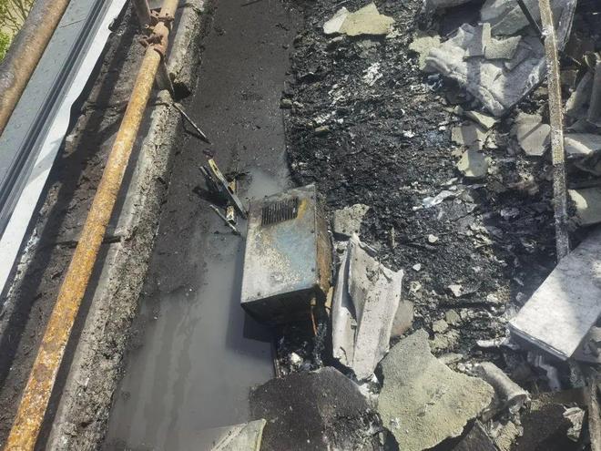 北京一在建楼房屋顶起火7人被行拘！(图1)