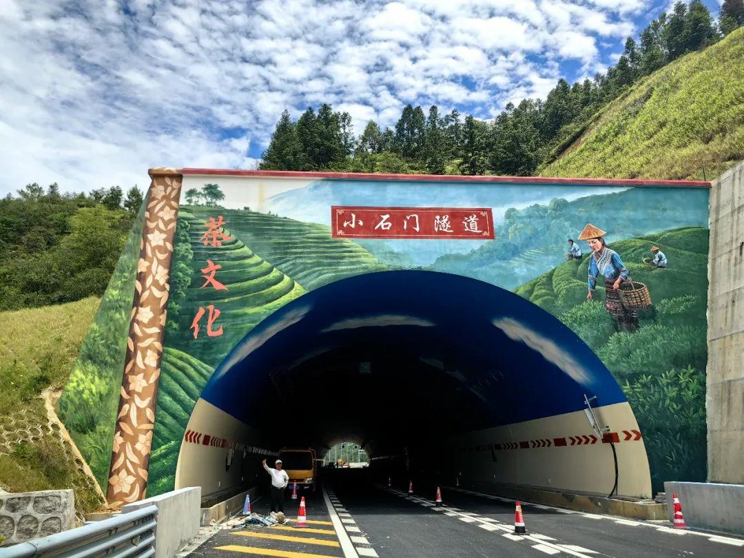 遂大高速提前半年建成通车：40项“黑科技”护航中科路达彩绘隧道洞门擦亮地方名片(图1)