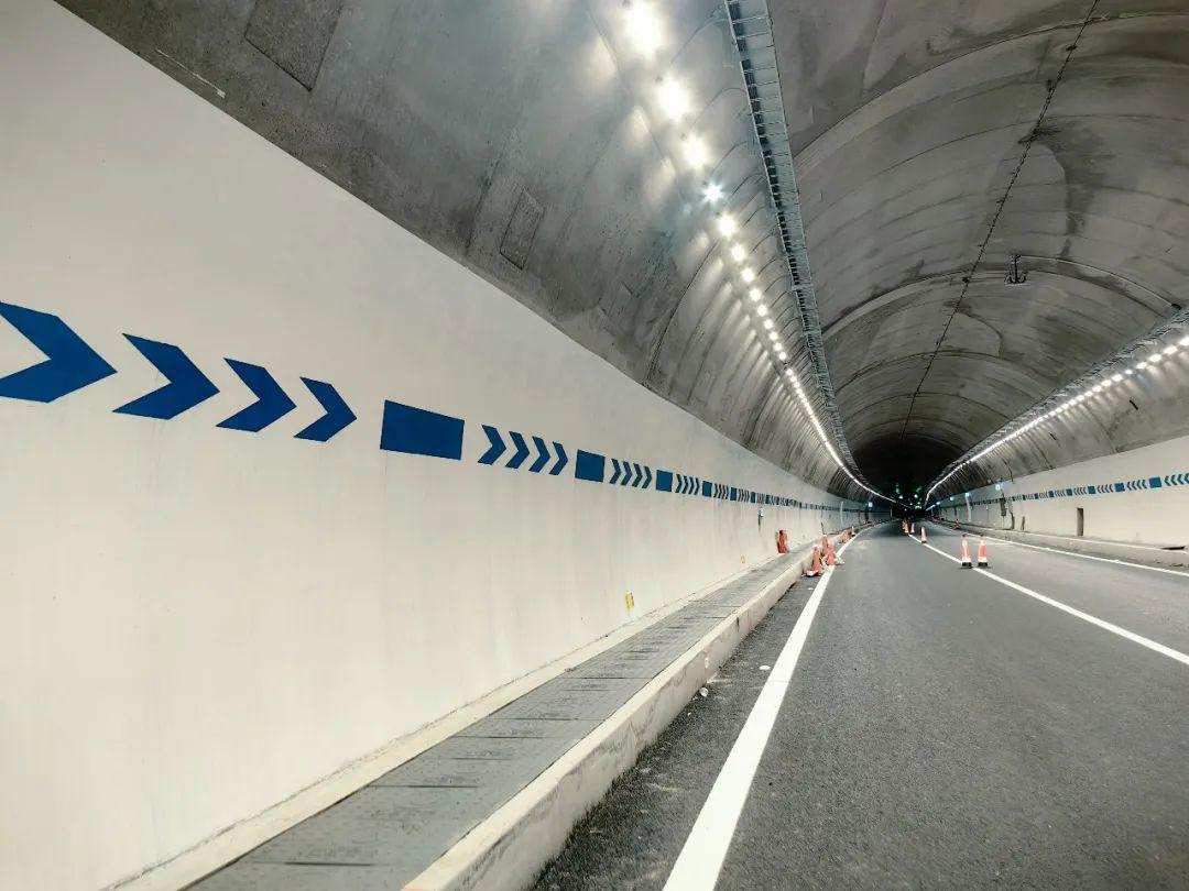 遂大高速提前半年建成通车：40项“黑科技”护航中科路达彩绘隧道洞门擦亮地方名片(图3)