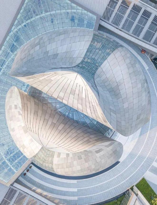 被评为中国十大丑陋建筑“中国建筑科技馆”网友用“手语”直接辣评！含苞待放的“花苞”？(图4)